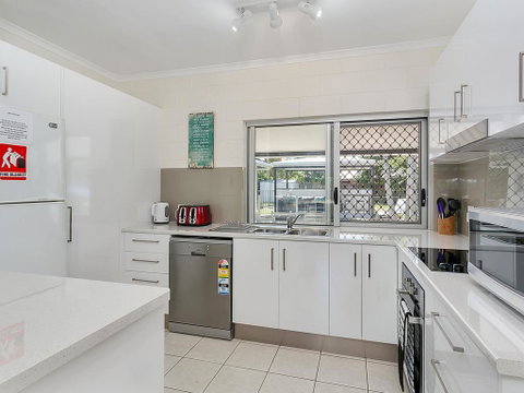 Connemara Beachside Cottage - South Australia Travel 3