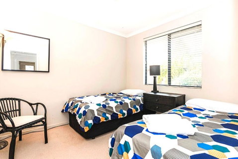 Coode Street Townhouse - South Australia Travel 3