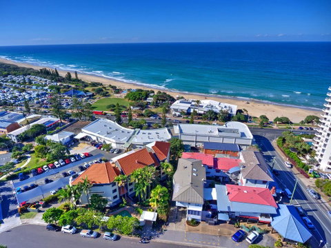 Coolum Beach Resort - South Australia Travel 0