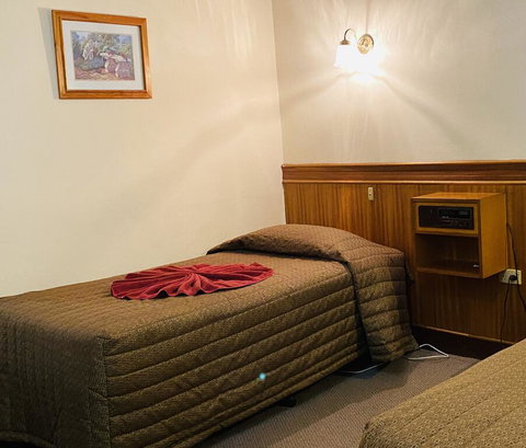 County Lodge Motor Inn - South Australia Travel 0