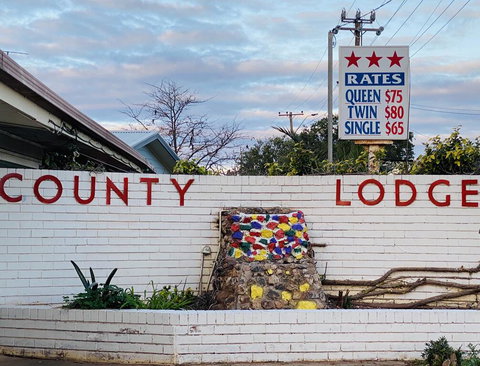 County Lodge Motor Inn - South Australia Travel 1