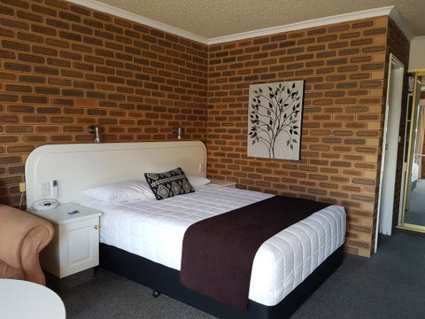Cousins Motor Inn - South Australia Travel 2