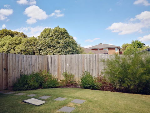 Delicate And Peaceful Bundoora Townhouse 20-R2 - South Australia Travel 0