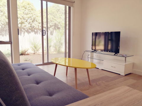 Delicate And Peaceful Bundoora Townhouse 20-R4 - South Australia Travel 0