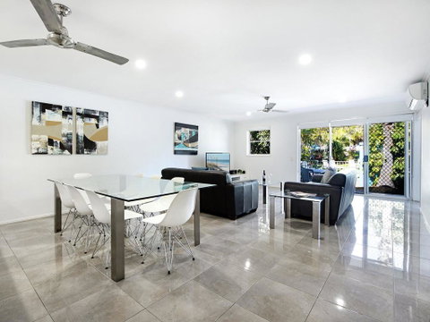Diamond Beach 3 Bedroom Poolside Apartment - South Australia Travel 0