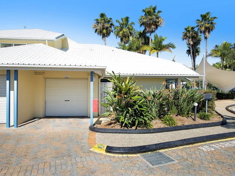 Diamond Beach 3 Bedroom Poolside Apartment - South Australia Travel 2