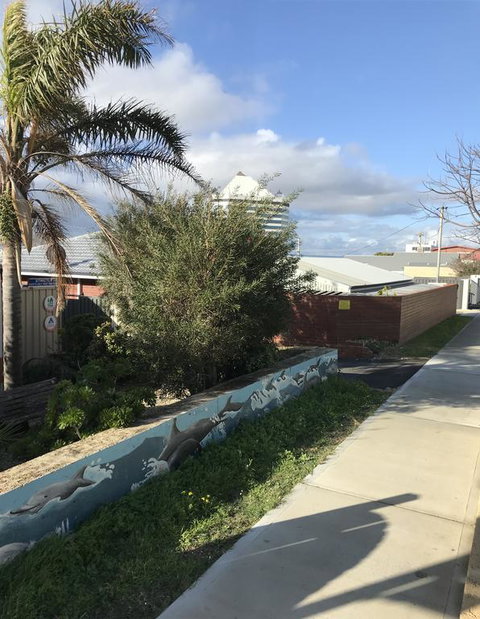 Dolphin Retreat Bunbury YHA - South Australia Travel 3