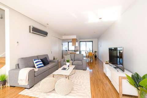 Double Storey Harbortown Townhouse - South Australia Travel 0