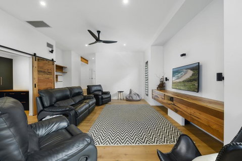 Due North Beach House - South Australia Travel 1