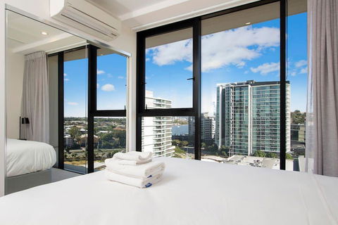 Elite Elegance 2BR@Hamilton APT With Parking - South Australia Travel 3