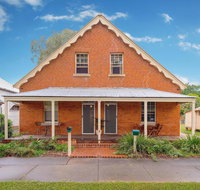Eliza 1875 Red Brick Duplex Townhouse - South Australia Travel