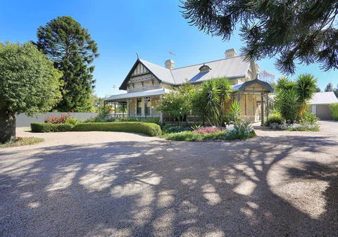 Elizabeth House - South Australia Travel 1