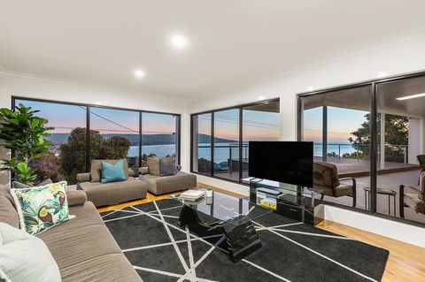 Ellerina Sea Vista Luxury Family Retreat With Sauna, Pool, Amazing Water Views, Walk To Beach - South Australia Travel 3