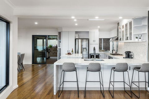 Ellerina Sea Vista Luxury Family Retreat With Sauna, Pool, Amazing Water Views, Walk To Beach - South Australia Travel 1