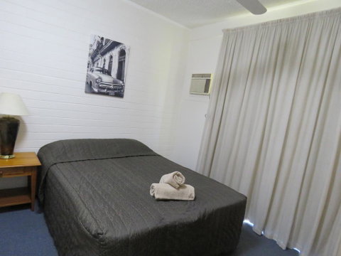 Emerald Gardens Motel & Apartments - South Australia Travel 3