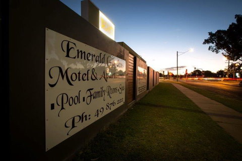 Emerald Gardens Motel & Apartments - South Australia Travel 0