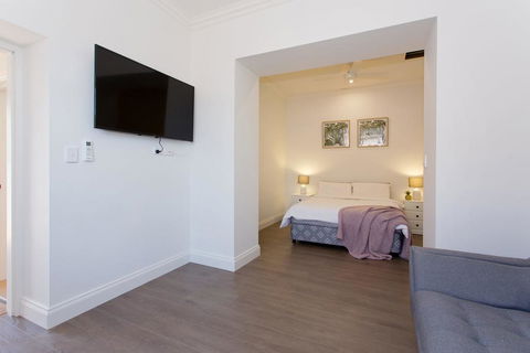 Emu At White Gum Lodge - South Australia Travel 3