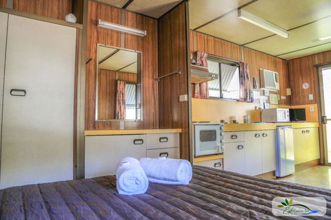 Esk Caravan Park & Rail Trail Motel - South Australia Travel 1