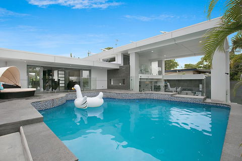 Essence Of Broadbeach - South Australia Travel 0