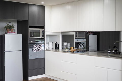 Executive City-centre Apartment With Parking - South Australia Travel 1