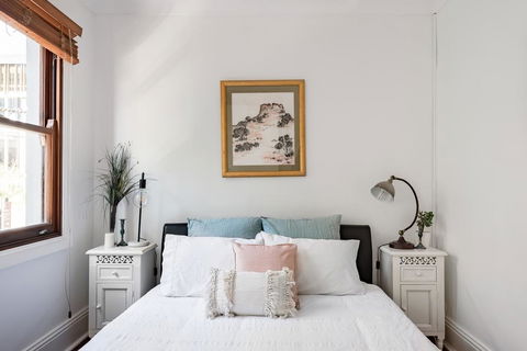 Expansive House Seconds From Oxford Street - South Australia Travel 2