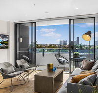 Family Unit with Parking Balcony Pool near Beach - South Australia Travel