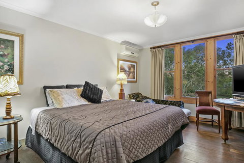 Faulty Towers - South Australia Travel 1