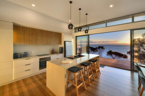 Freycinet Coastal Retreat - South Australia Travel 1