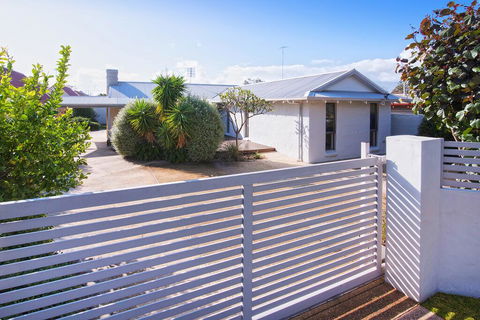GIFFORD HOUSE - South Australia Travel 0