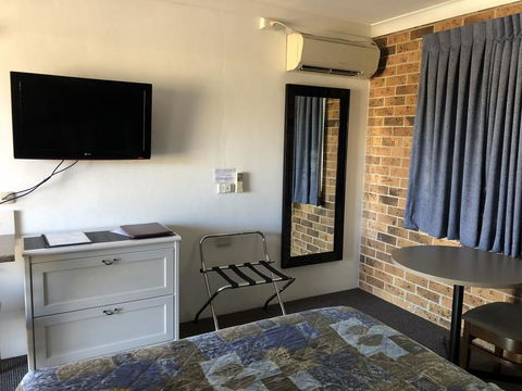Golden Grain Motor Inn - South Australia Travel 1