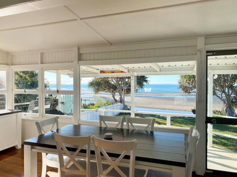 Golden Sands At Beachmere - South Australia Travel 0