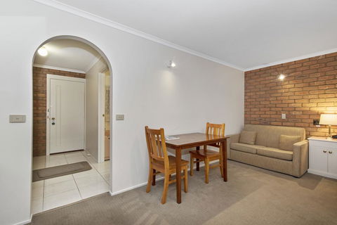 Golden Square Motor Inn - South Australia Travel 2