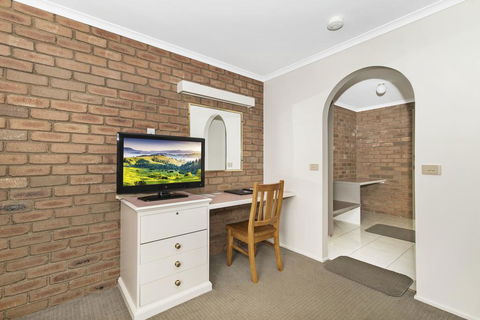 Golden Square Motor Inn - South Australia Travel 1