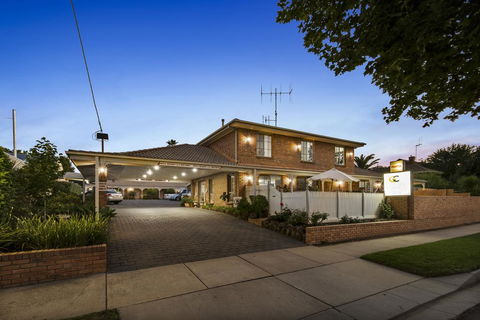 Golden Square Motor Inn - South Australia Travel 0