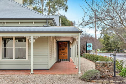 Grandview Accommodation - The Flaxley Apartments - South Australia Travel 1