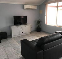 Guesthouse on Dolphin - South Australia Travel