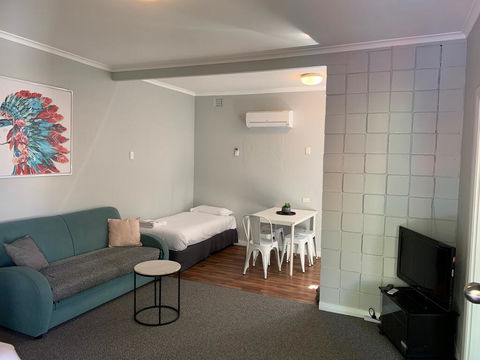 Hello Adelaide Motel And Apartments - South Australia Travel 3