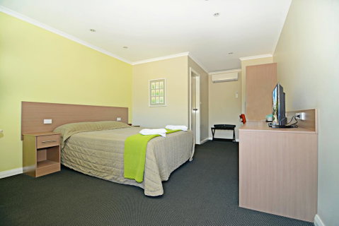Heritage Hotel - South Australia Travel 1