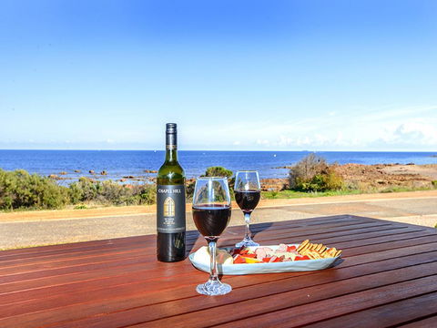High Tide - Wallaroo Beachfront Property - Pet-Friendly - South Australia Travel 0