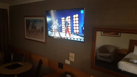 Hilltops Retreat Motor Inn - South Australia Travel 0