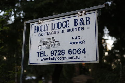 Holly Lodge - South Australia Travel 1