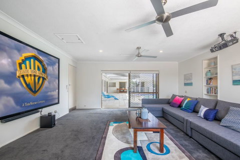 Homely Getaways In Broadbeach Waters - South Australia Travel 0