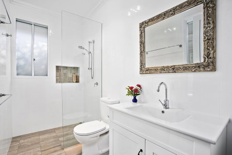 Jetty Splendour Guest Bedroom With Bathroom En-suite B'nB - South Australia Travel 3
