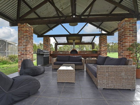 Kelman Cottage - Tucked Away With Pool + Native Wildlife - South Australia Travel 0