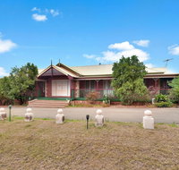 King Retreat Estate - you can honestly walk to Bimbadgen and Hope Estate concerts - South Australia Travel