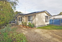 KYEEMA - FREE WIFI  NETFLIX - PET FRIENDLY OUTSIDE ONLY