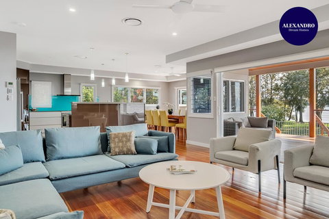 LAKEFRONT And SUNSET HAVEN - South Australia Travel 0