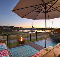 Lakeside Deck House - South Australia Travel