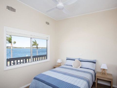 Lakeside Flats 2 Fresh New Look - South Australia Travel 3