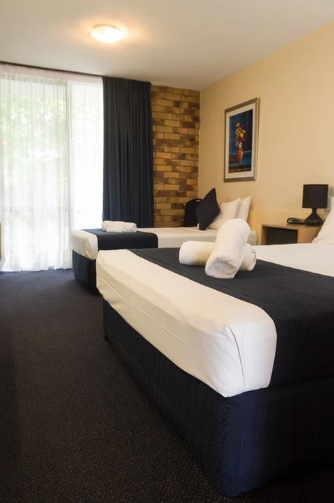 Lancaster Court Motel - South Australia Travel 3
